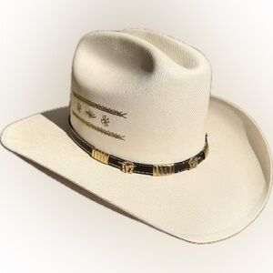 New ivory cowboy hat imported from Mexico size S